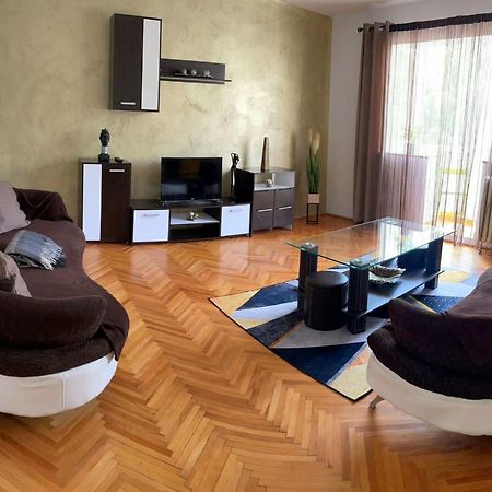 Carla'S Apartament Daire Oradea Dış mekan fotoğraf