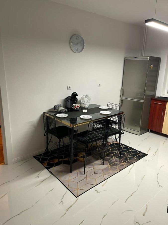 Carla'S Apartament Daire Oradea Dış mekan fotoğraf