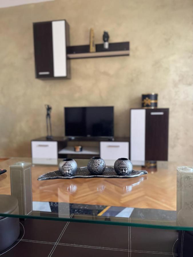 Carla'S Apartament Daire Oradea Dış mekan fotoğraf