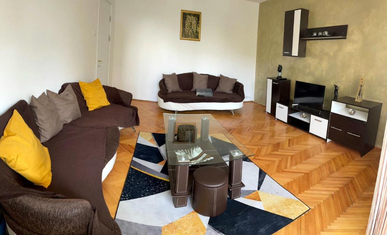 Carla'S Apartament Daire Oradea Dış mekan fotoğraf